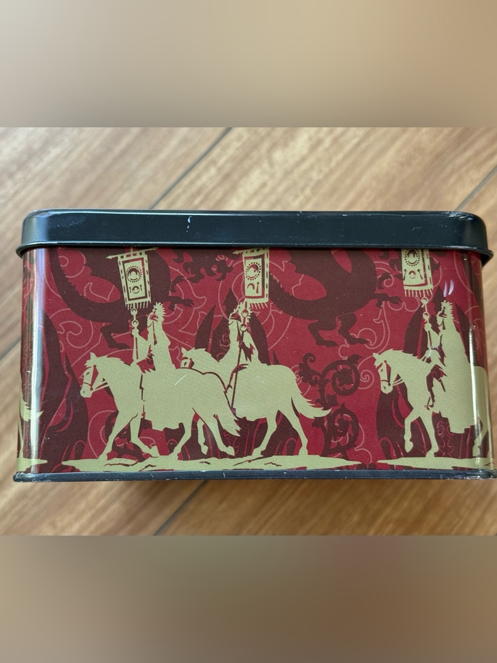 Rix Products LLC Eragon Collectible Metal Lunchbox Tin 2006 Item No. 4920 - Picture 4 of 15